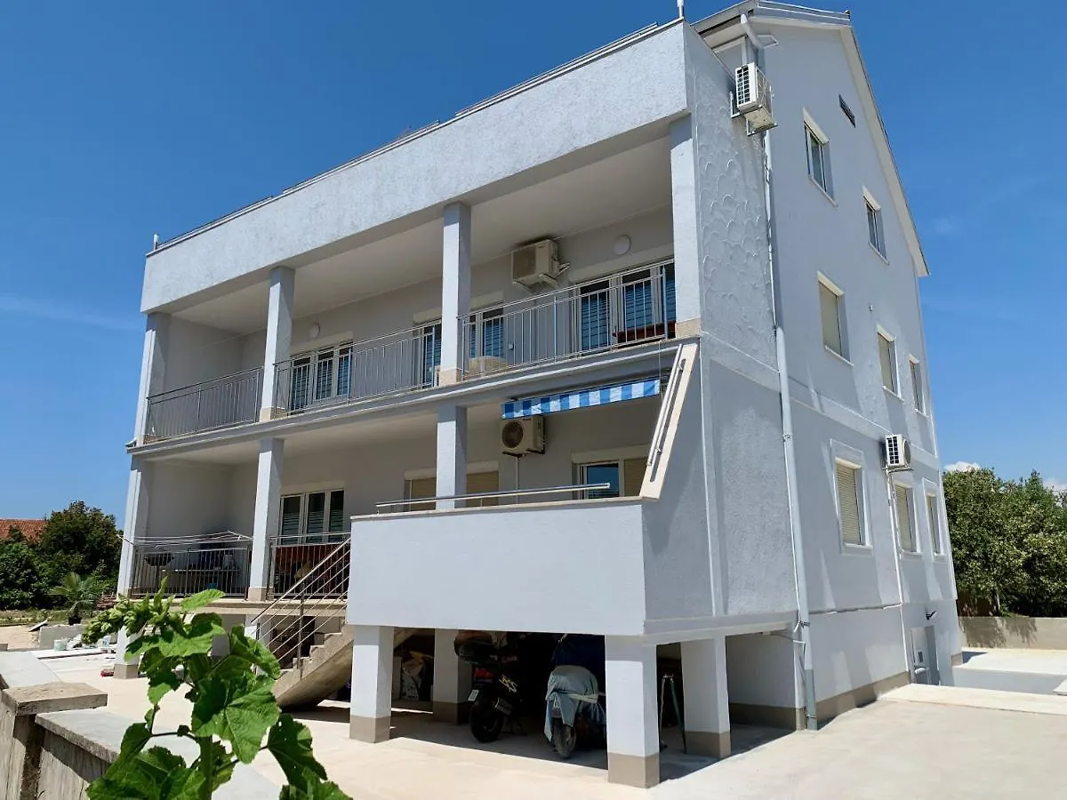 Apartments Janko Pakostane